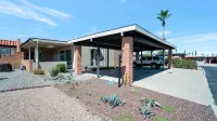 Entire 1500 sqft 2bed 2bath access to the pool don't be cramped in a room! - Wifi