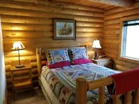 Secluded Lakefront Log Cabin, Wildlife and Fishing Paradise, Pet Friendly - Alppimaja