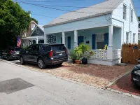 Heart of Old Town on QUIET Peacon Lane. Historic Seaport. Duval St. Pets welcome - 2 étoiles