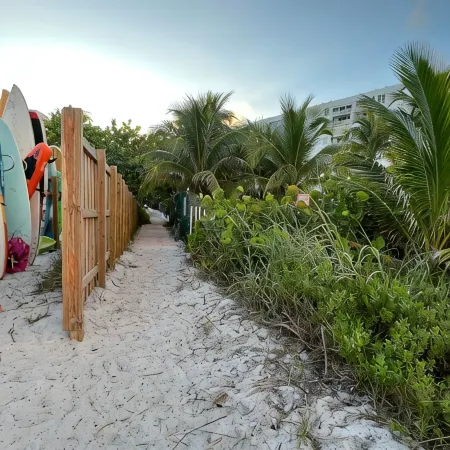 Key Biscayne Gem — Steps to Beach, Pool Views, King Bed, Parking
