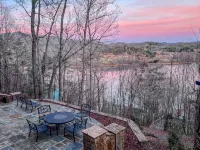 Pet friendly luxury lake view cottage fun themed Charming Beaver, New hot tub - 2 estrellas