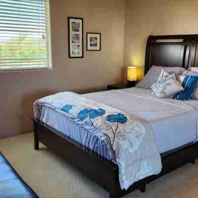 Newly renovated ocean View Two Bedroom, Two Bath Condo, Center of Kailua Kona Rooms