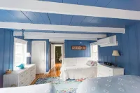 A Charming Vineyard Cottage Just Off the Pond - 4-Star