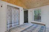 Lake View Country Cabin at Bear Bluff Retreat