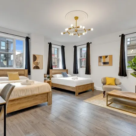 Le Sand & Stone Hotel Отели рядом с достопримечательностью «Арт-центр Place des Arts»
