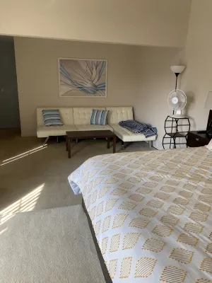 Madeira Beach Condo | Heated Pools | Walk to Beach | King Bed - 2-Star
