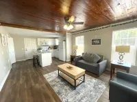 Cozy Little House in Level Plains - 무료 와이파이
