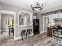 ♥ Cozy historic 3BR w/ bridge view! Sleeps 7 ♥ Hotels in Appleton