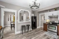 ♥ Cozy historic 3BR w/ bridge view! Sleeps 7 ♥ - بيت ضيافة