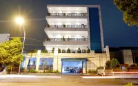 Ratu Homestay Malang - Pensions