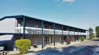 Snow Season Motor Inn