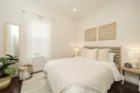 Boston Luxury Home, Free parking, 5 mins to the Casino, 10 minutes to airport.