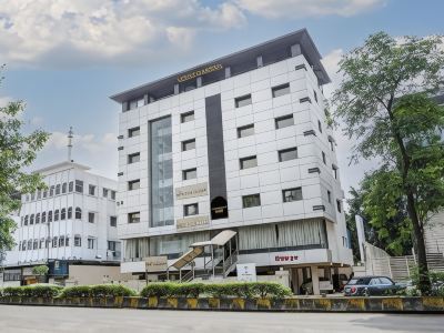 Super Townhouse Oak Regal Inn Near Sant Tukaram Nagar Metro Station