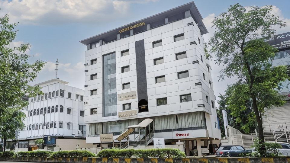 Super Townhouse Oak Regal Inn Near Sant Tukaram Nagar Metro Station