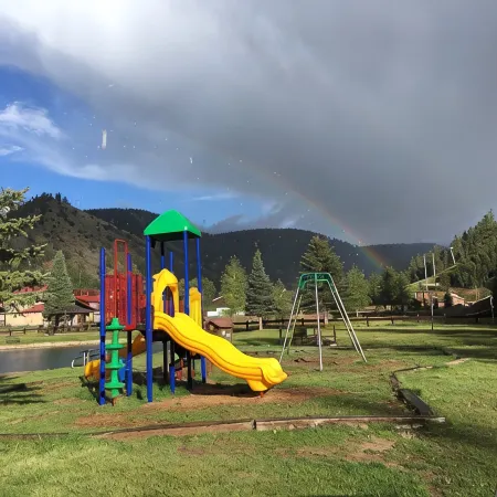 Family condo, walk to ski area, private fishing pond and playground