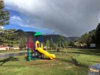 Family condo, walk to ski area, private fishing pond and playground - 3-Star