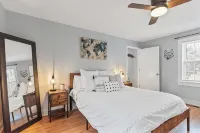 BOHO BUNGALOW - STEPS FROM HISTORIC DOWNTOWN APEX<br>