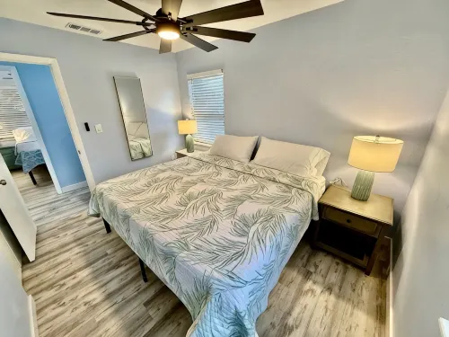 Heart of GNV with King beds, High speed Internet and 75 inches small TV - Bungalows