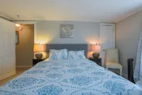 Cozy Costal Retreat in the heart of Groton's charming beach community,