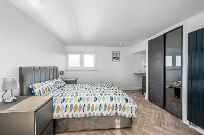 Luxury Apartment with Sea Views Balcony Hotels in 