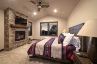 Exquisite Luxury Home with Panoramic Mountain Views & First-Class Amenities