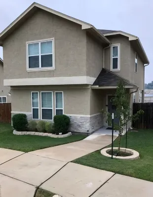 Larger 7+ Bed Home  With Movie Theater near SanAntonio & Randolph Air force base - WiFi