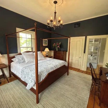 Charming Victorian Estate with AC, WiFi with water views in East Boothbay Ξενοδοχεία στην πόλη Boothbay