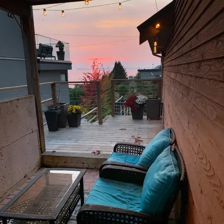 Suite with ocean view patio, three blocks to pier.