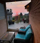 Suite with ocean view patio, three blocks to pier.