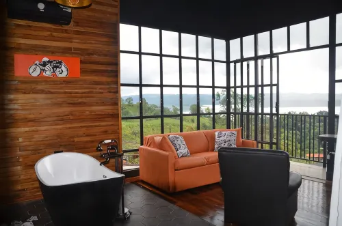 Sitting on stilts, Stuido Wow has spectacular volcano, lake & rain forest views! - Apartments