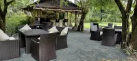 Hidaway Resort - Parking