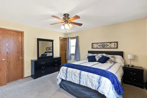 Beautiful home minutes from downtown! - Bungalows