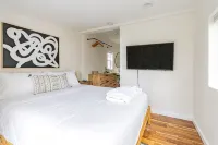 Charming Ballard Cottage Retreat with Cozy Fireplace - Tiny houses