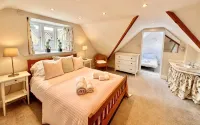 6 Bed, 4 Bath House in the Cotswolds with Wood Fired Hot Tub. Sleeps 11-14 - Wifi