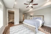 Luxe 38-Acre Homestead Near Gainesville: 5BR/7BA, 2 Kitchens, Animals & More! - ブティック