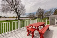 3 bedroom waterfront house with large yard and Gorgeous view of Braddocks Bay - 3-Star