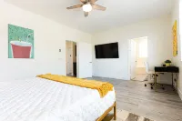 Desert Paradise: 6 King Bed, Resort Pool & Game
