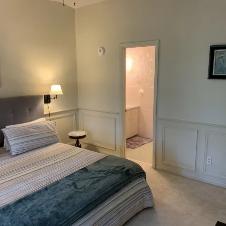 Spectacular panoramic mountain views!  3 king suites, hike, bike, swim, paddle