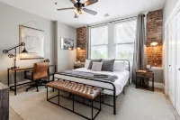 Cozy Industrial 2-KING Bdrm S. Main Street Downtown Condo w/ Foosball Table - Condos