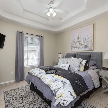The Parisian Keyless Condo 4 min from Airport and Hospitals