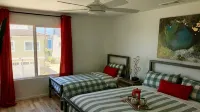 Steps to sand! Ocean view, Walk to village, family friendly, A/C! - homestay