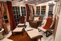 Large Relaxing Family Retreat In The Hudson Valley with Theatre and Gazebo - 3성급