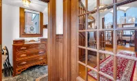 Spacious 5 BR house in the Historic Virginia Park District of Midtown Detroit. - Jacuzzi