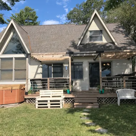 East Twin Lake House - 2 Minutes to Town