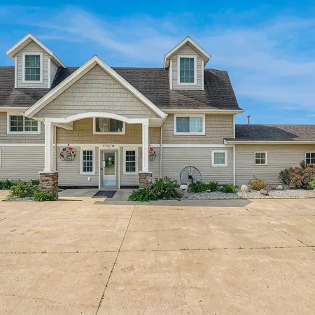 Barn Swallow – Spacious, Private First Floor in a Historic Dairy Barn