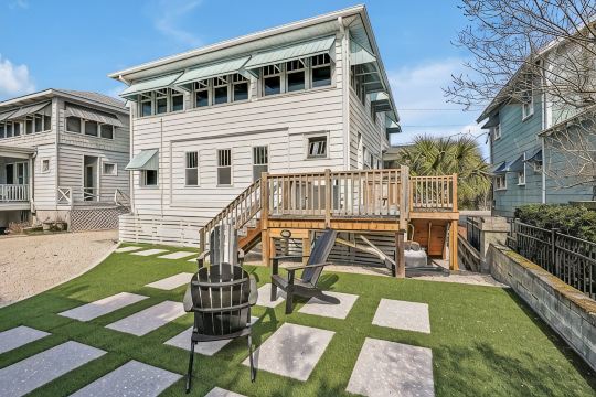 August Palms - a Coastal Haven Just Steps Away from Wrightsville Shore!