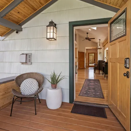 Downtown Craftsman with King Bed and Private Yard - Walk Everywhere