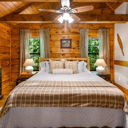Clean & Quiet w/ Private HotTub Near Cades Cove