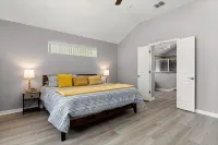 Charming 4 Bedroom House near Lake McQueeney - Wifi