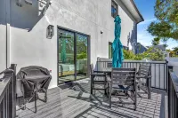 Coastal Retreat in Downtown Dunedin w/ Yard+Grill - 4-Sterne